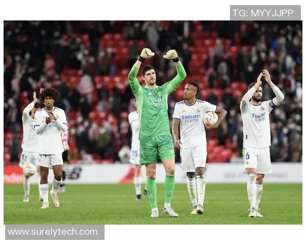 皇马胜马拉加提前一轮锁定联赛亚军本泽马梅开二度表现出色