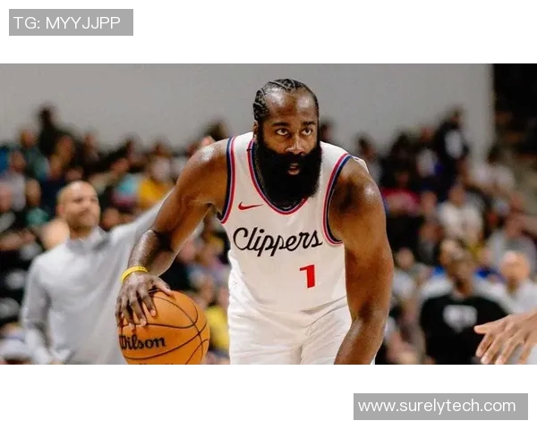 快船球星伦纳德因伤缺席比赛，球队惨遭失利