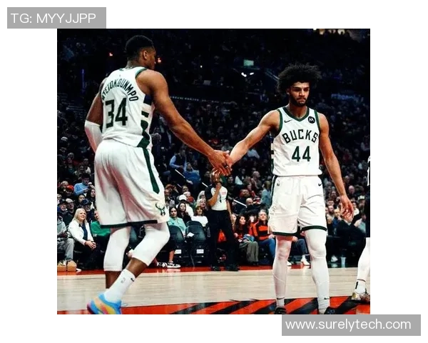 雄鹿主场大胜，西蒙斯砍下三双：完美呈现团队篮球与个人荣耀